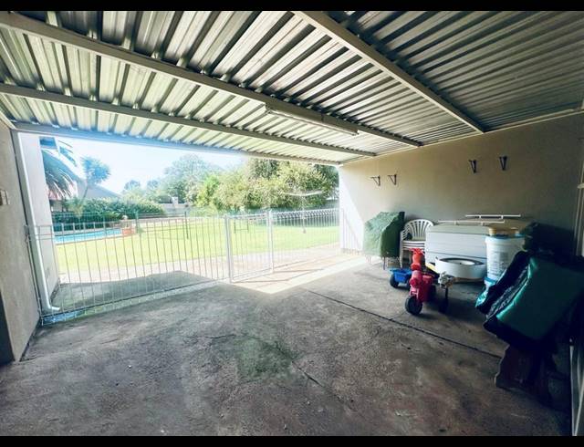 3 BEDROOM FREEHOLD FOR SALE IN BRACKENHURST